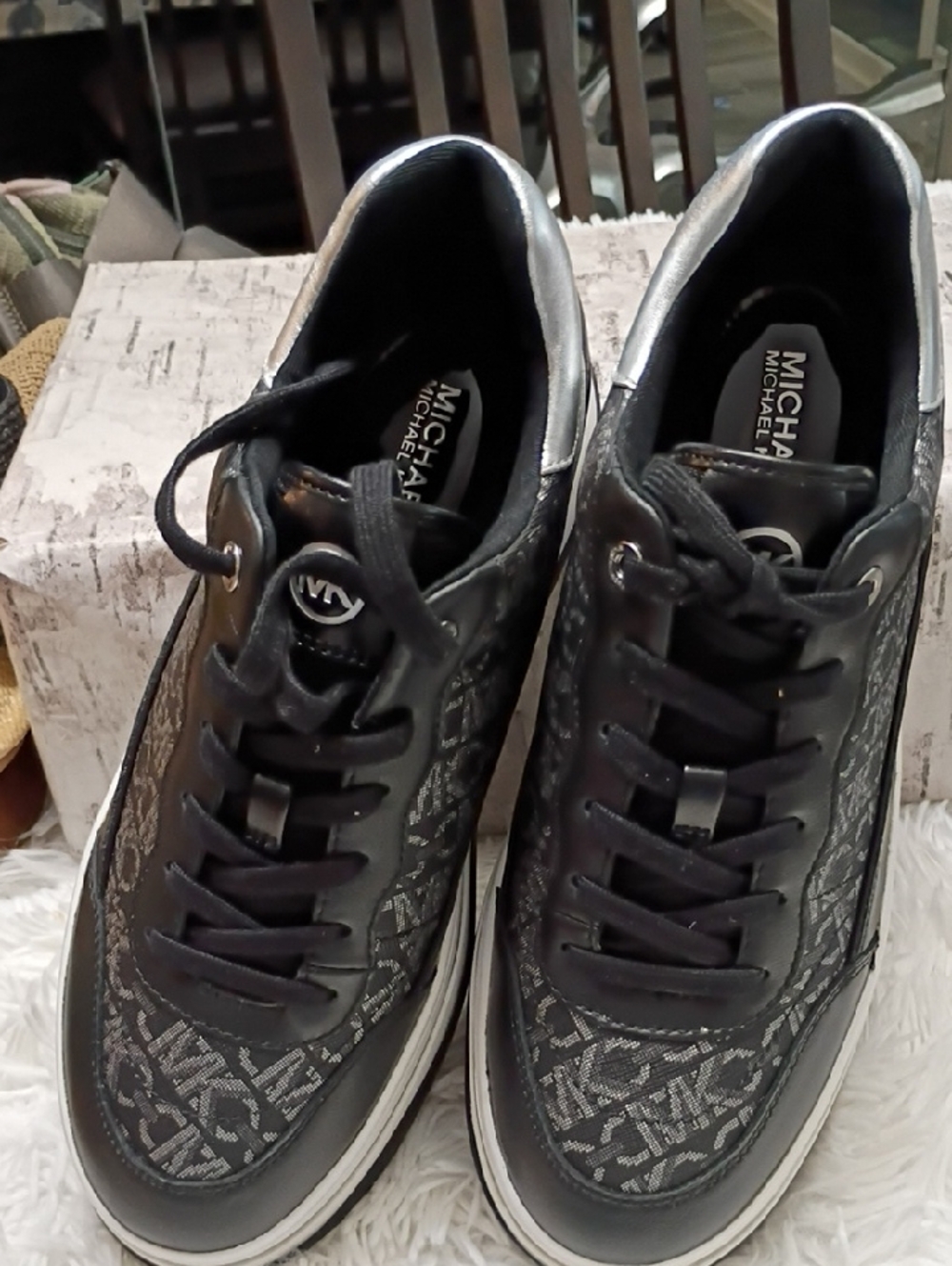 MICHAEL Michael Kors Hayes Metallic Empire Monogram Women's Sz 9.5 Sneakers $175 - Picture 9 of 9